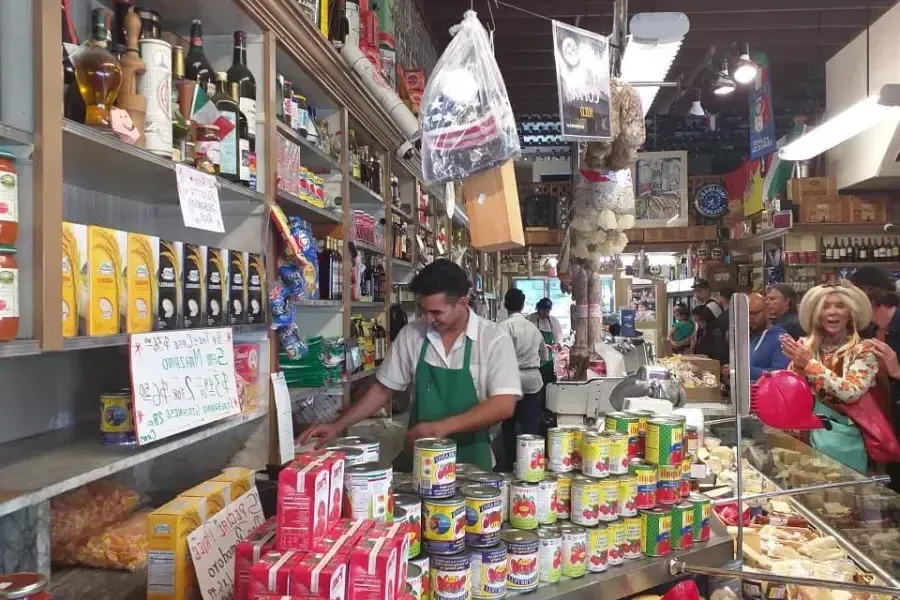 In einem italienischen Lebensmittelmarkt im Stadtteil North Beach in San Francisco.