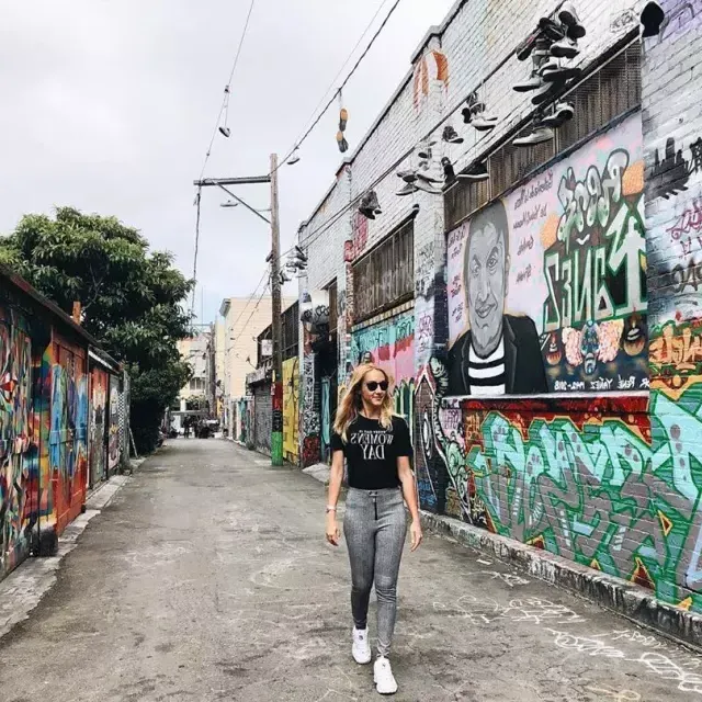 Caminar por Clarion Alley es algo que debes hacer en tu primera visita al 使命地区.