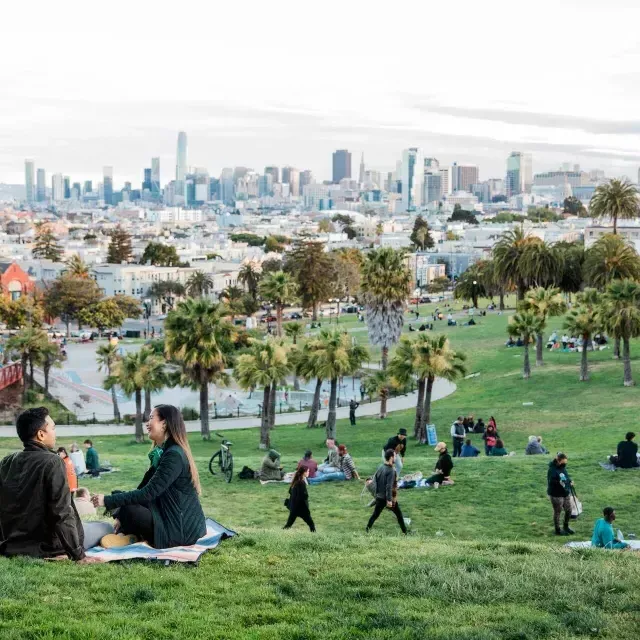 在Mission District的Dolores Park野餐